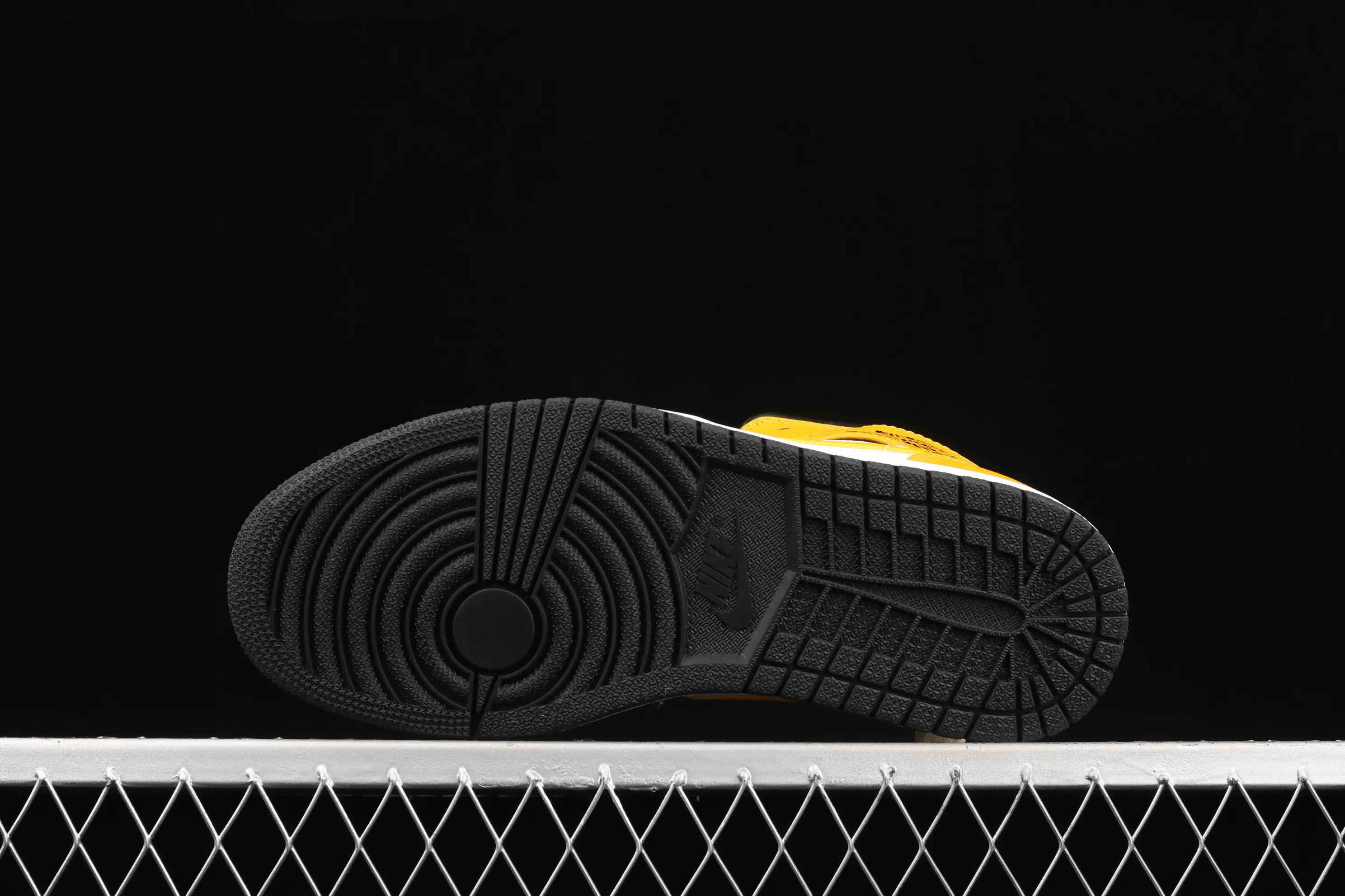 All categories Air Jordan Jordan series basketball shoes Air Jordan 1 Mid Air Jordan 1 Mid AJ1 Joe 1 white and yellow Zhongbang basketball shoes 554724-170